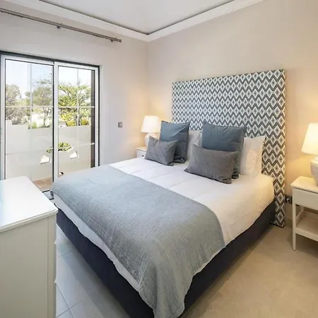 Villa Sleeps 6 With Pool Air Con And Wifi