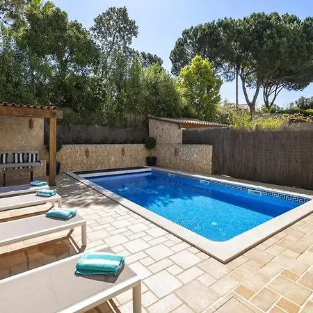 Villa Sleeps 6 With Pool Air Con And Wifi *