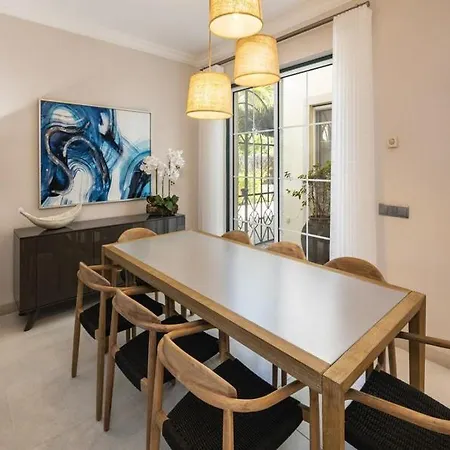 Sleeps 6 With Pool Air Con And Wifi
